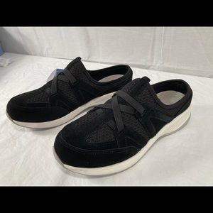 Easy Spirit women’s clogs size 9 wide